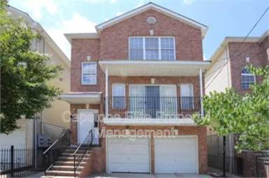 Main picture of 117 Hudson St