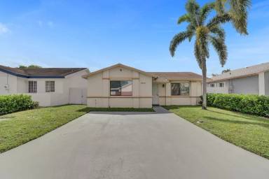Main picture of 5310 NW 197th Ter