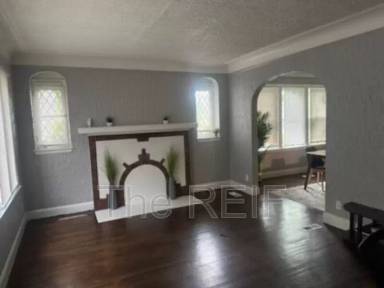 Main picture of 4400 Buckingham Ave