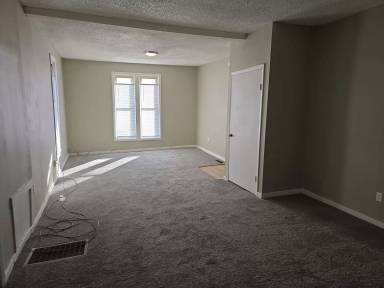 Main picture of 320 E 9th St