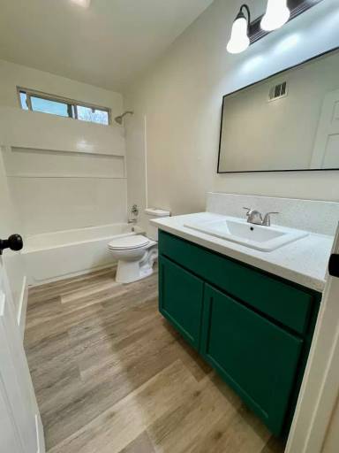 Main picture of 313 N Riverside Dr