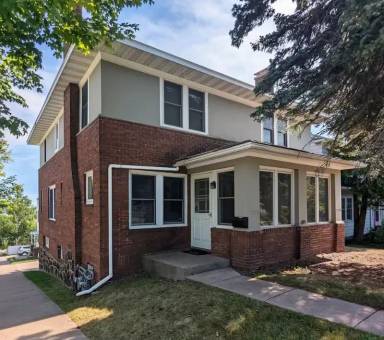 Main picture of 1702 E 2nd St