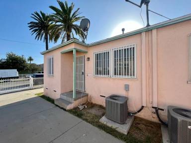 Main picture of 1307 W 101st St