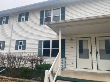Main picture of 701 Broadway St