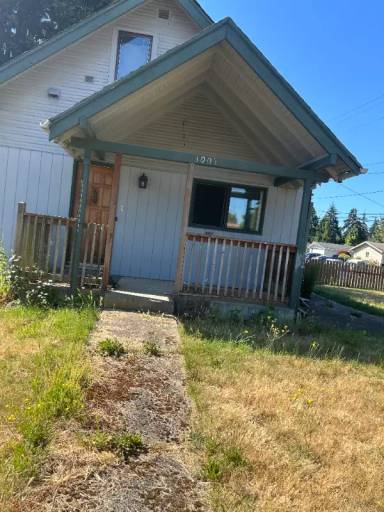 Main picture of 3005 S 152nd St