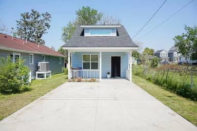 Main picture of 2044 Echo Ave