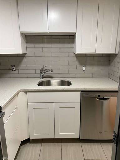 Main picture of 524 Putnam Ave