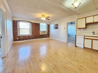 Main picture of 80 Foster St
