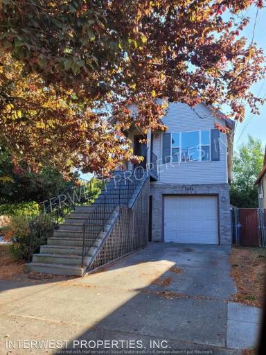 Main picture of 1602 SE 43rd Ave