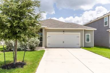 Main picture of 141 Rubrum Rd