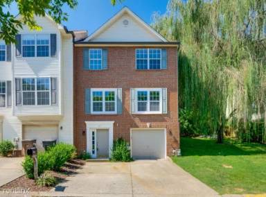 Main picture of 521 Huntington Ridge Dr