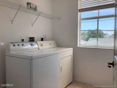 Main picture of 701 SW 9th St