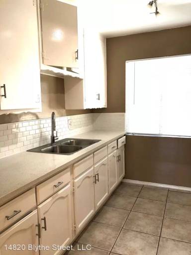 Main picture of 14820 Blythe St