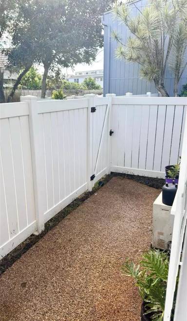 Main picture of 95-431 Kuahelani Ave