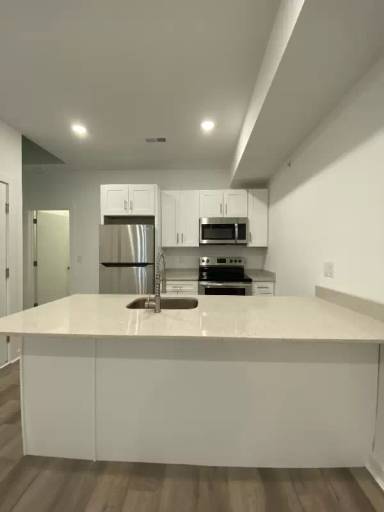 Main picture of 667 N 52nd St