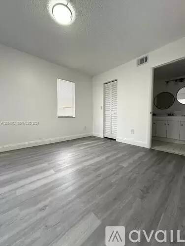 Main picture of 871 NE 207th Ter