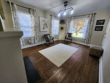 Main picture of 415 SE Roberts Ave