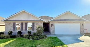 Main picture of 5529 Guinevere Ln