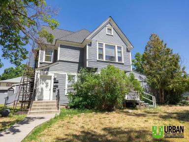 Main picture of 828 W Cleveland Ave