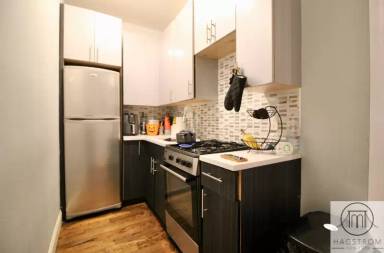 Main picture of 39 Suydam St