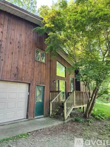 Main picture of 5630 Pineridge Ln