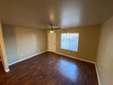 Main picture of 2826 N Clark Pkwy