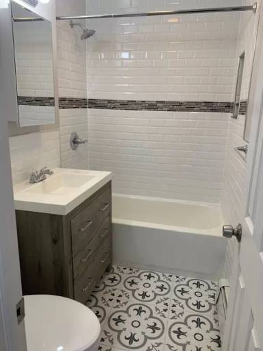 Main picture of 152 Hemlock LLC - 152