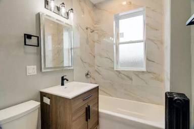 Main picture of 3420 W Dickens Ave