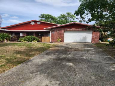 Main picture of 415 Shangri La Cir