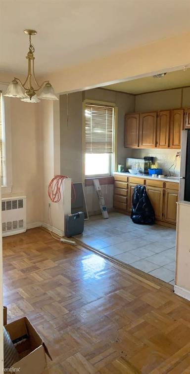 Main picture of 18 71st St