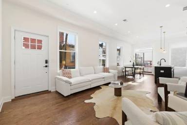 Main picture of 2926 W Oxford St
