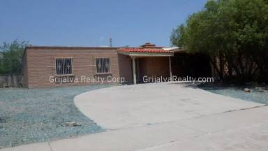 Main picture of 2650 W Calle Padilla