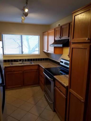 Main picture of 443 Wright St