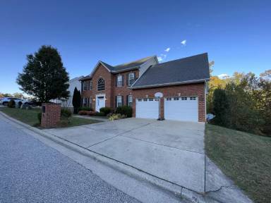 Main picture of 103 Yorktowne Pl