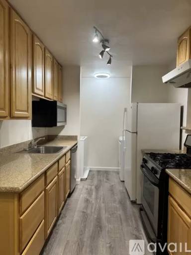 Main picture of 2203 Lakeview Cir