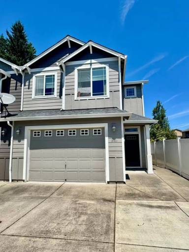 Main picture of 2401 NE 114th Ct