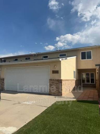 Main picture of 1736 Sanders Dr