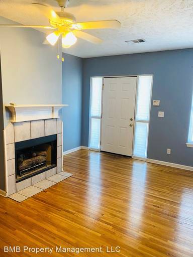 Main picture of 2642-2672 E 3rd St