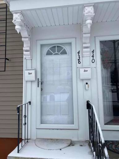 Main picture of 438 East Ave