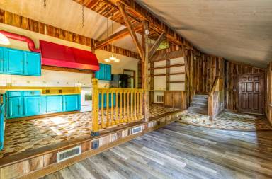 Main picture of 818 Deaderick Rd