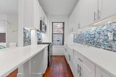 Main picture of 6802 Ridge Blvd