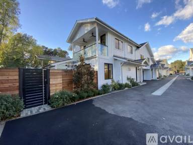Main picture of 375 W Napa St