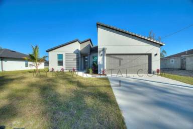 Main picture of 3925 NE 23rd Pl