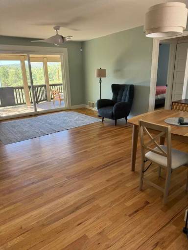 Main picture of 837 Country Club Dr