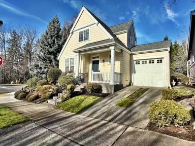 Main picture of 32 NE Sunset St