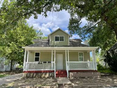 Main picture of 213 S 2nd St
