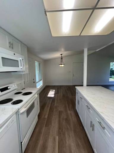Main picture of 5001 Donovan Dr