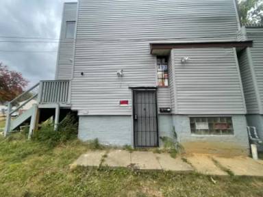 Main picture of 1532 Woodland Ave NW