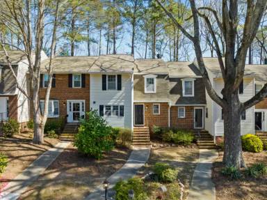 Main picture of 921 Hampshire Ct