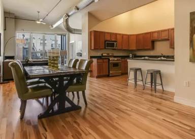 Main picture of 2441 N Broadway